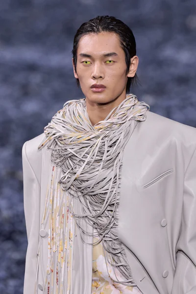 Look 28